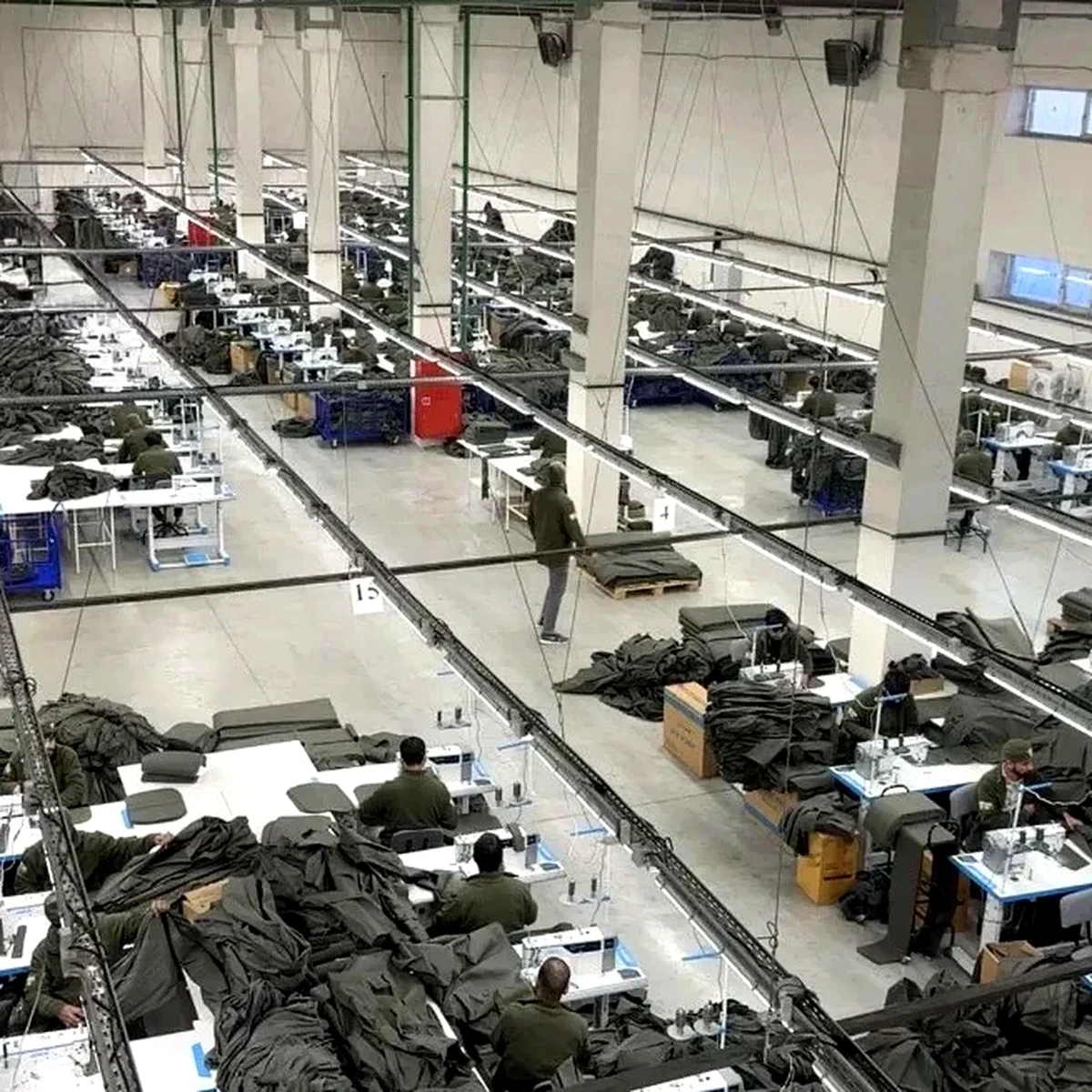 Швейный производственный цех фабрики Золотое Руно